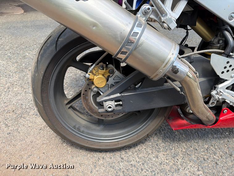image for item EM0125 2001 Honda RVT1000R RC51 motorcycle