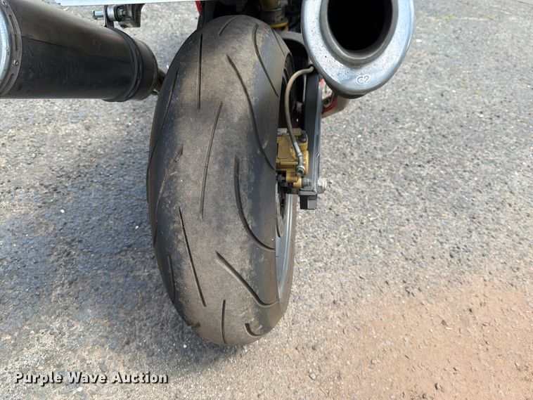 image for item EM0125 2001 Honda RVT1000R RC51 motorcycle