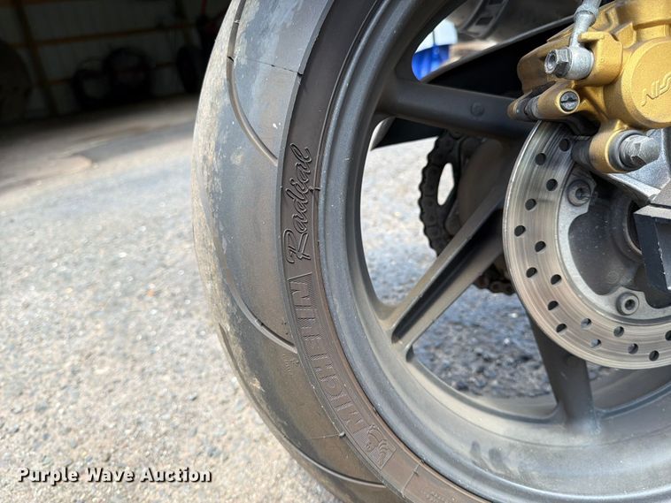image for item EM0125 2001 Honda RVT1000R RC51 motorcycle