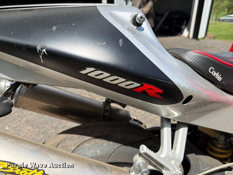 image for item EM0125 2001 Honda RVT1000R RC51 motorcycle