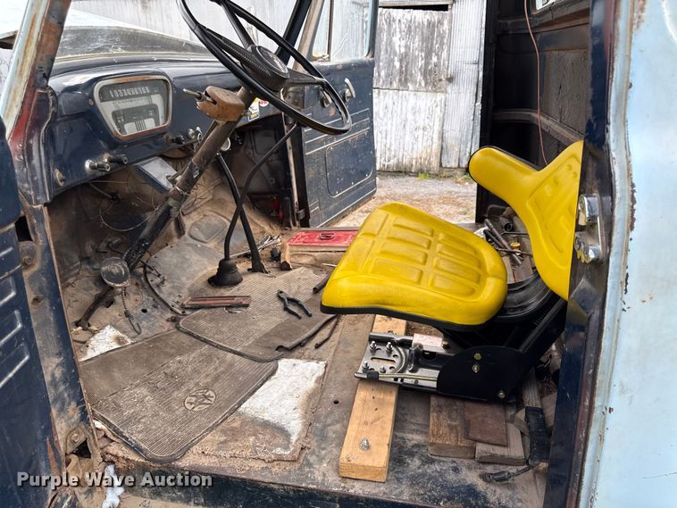 image for item EN0438 1954 Ford F500 truck cab and chassis