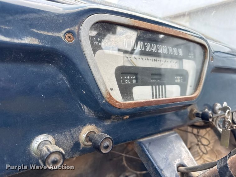 image for item EN0438 1954 Ford F500 truck cab and chassis
