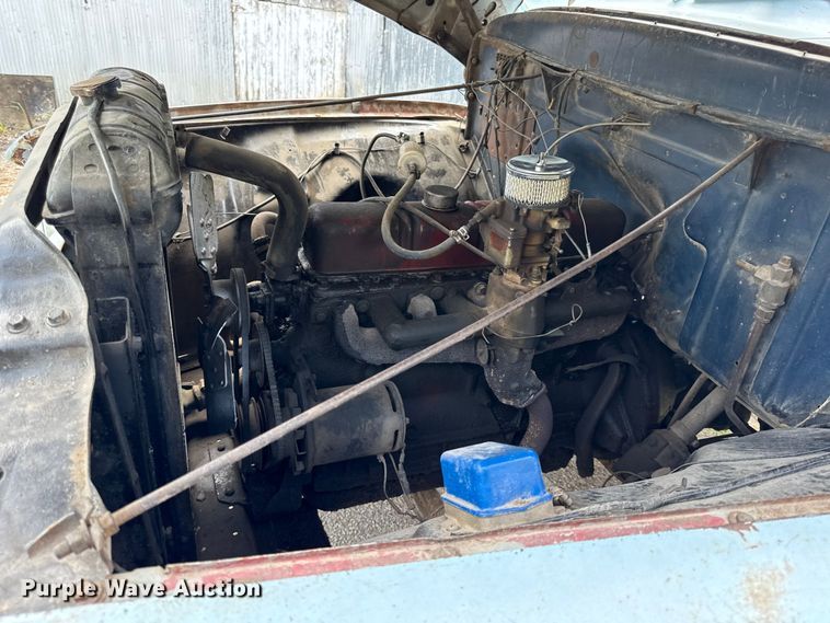 image for item EN0438 1954 Ford F500 truck cab and chassis
