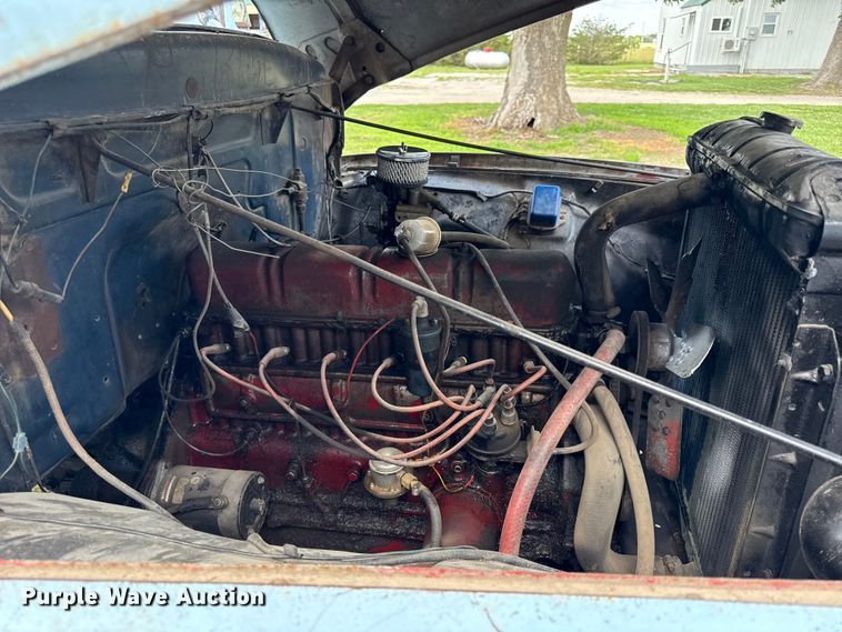 image for item EN0438 1954 Ford F500 truck cab and chassis