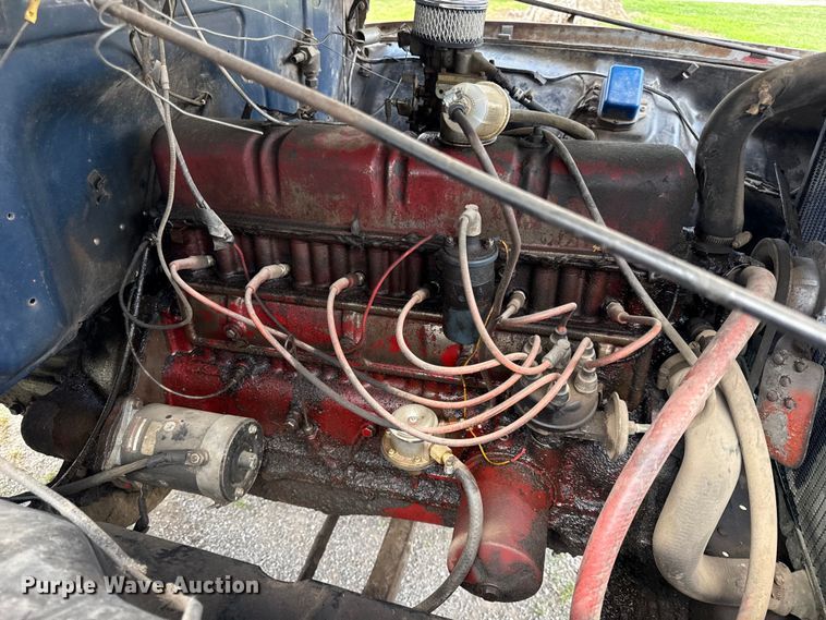 image for item EN0438 1954 Ford F500 truck cab and chassis