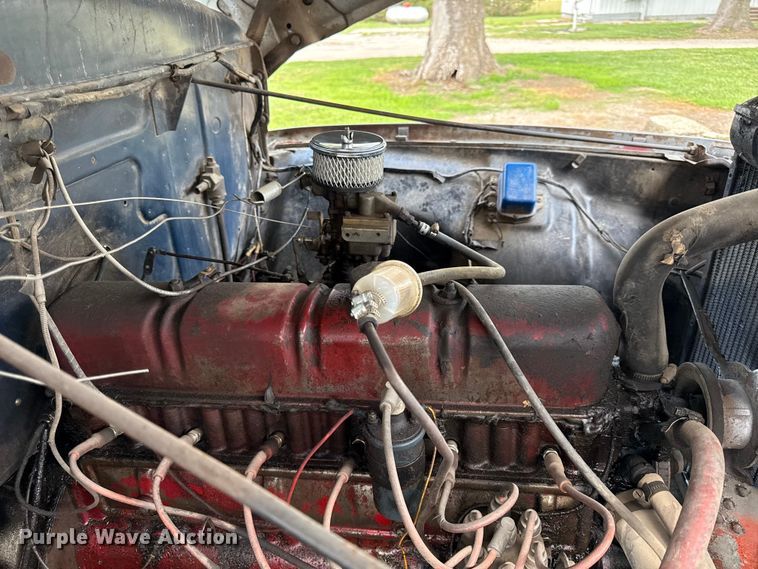 image for item EN0438 1954 Ford F500 truck cab and chassis
