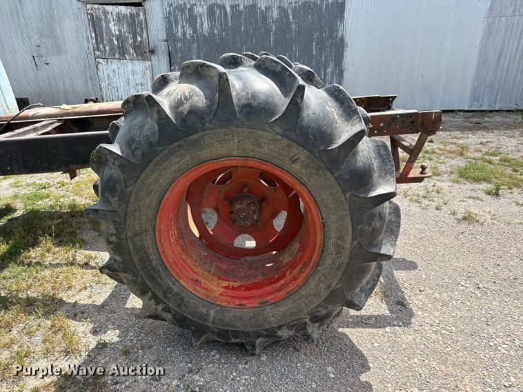 image for item EN0438 1954 Ford F500 truck cab and chassis