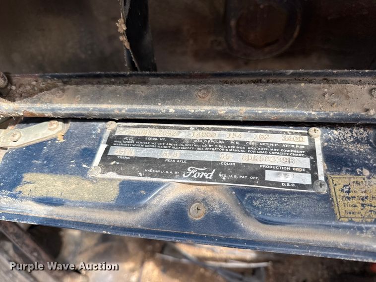 image for item EN0438 1954 Ford F500 truck cab and chassis