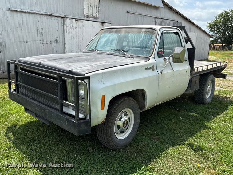 image for item EN0439 1979 Chevrolet C30 flatbed pickup truck