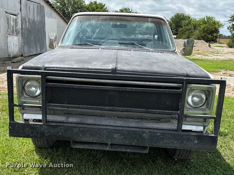 image for item EN0439 1979 Chevrolet C30 flatbed pickup truck