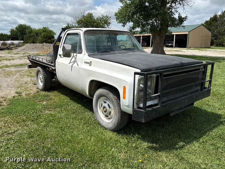 image for item EN0439 1979 Chevrolet C30 flatbed pickup truck