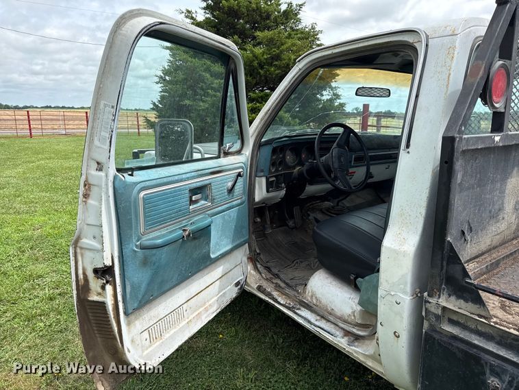 image for item EN0439 1979 Chevrolet C30 flatbed pickup truck
