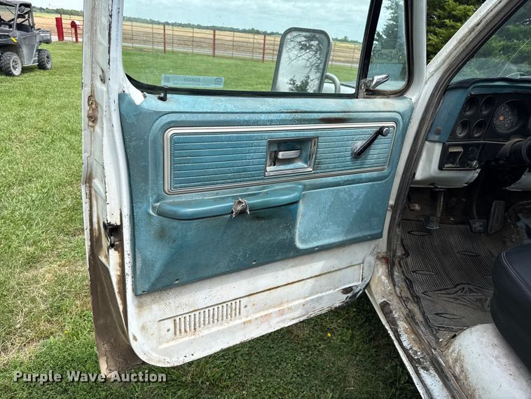 image for item EN0439 1979 Chevrolet C30 flatbed pickup truck