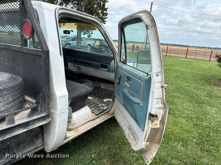 image for item EN0439 1979 Chevrolet C30 flatbed pickup truck