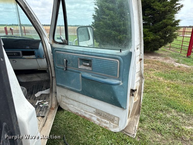image for item EN0439 1979 Chevrolet C30 flatbed pickup truck