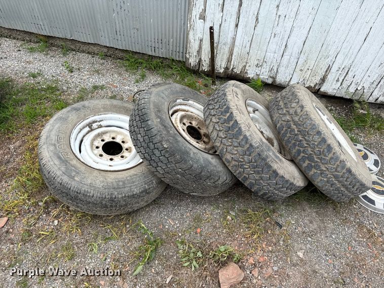 image for item EN0439 1979 Chevrolet C30 flatbed pickup truck