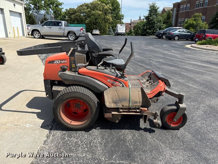 image for item EN0447 Kubota ZD1211 ZTR lawn mower