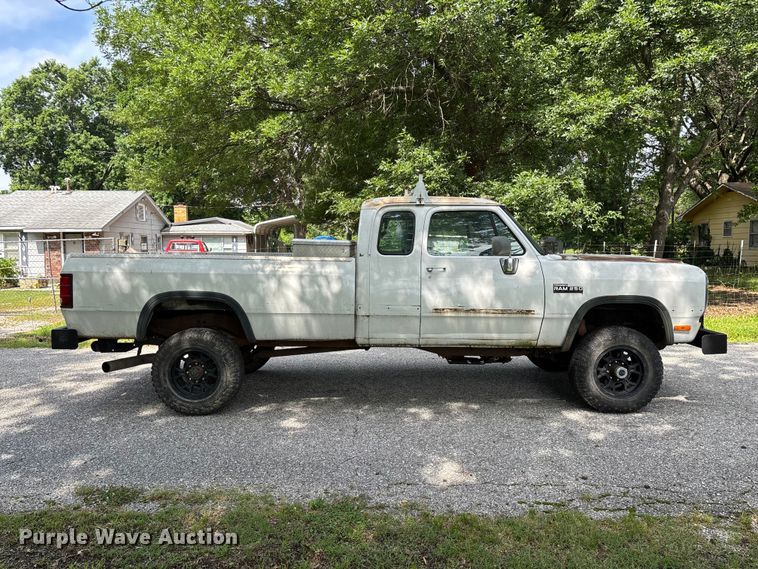 image for item EO4317 1992 Dodge Power Ram 250 Club Cab pickup truck