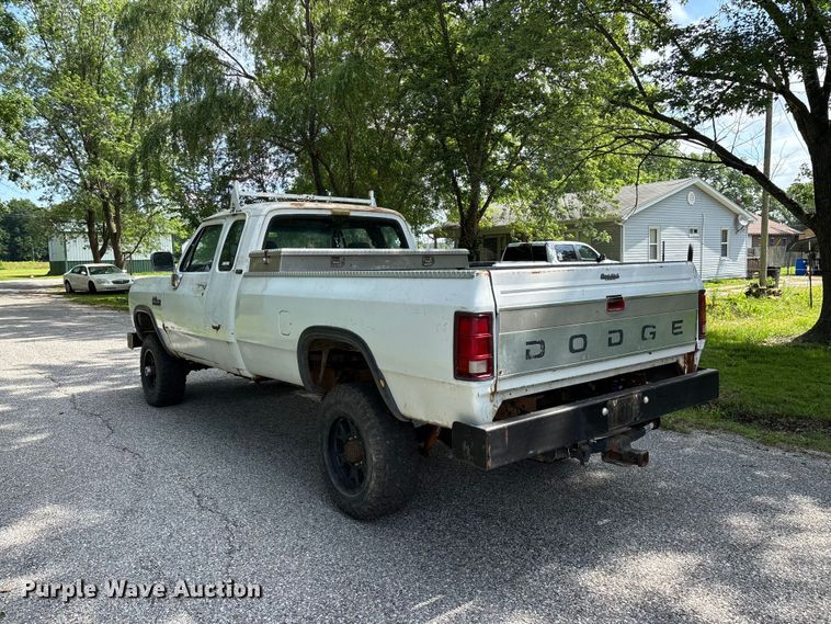 image for item EO4317 1992 Dodge Power Ram 250 Club Cab pickup truck