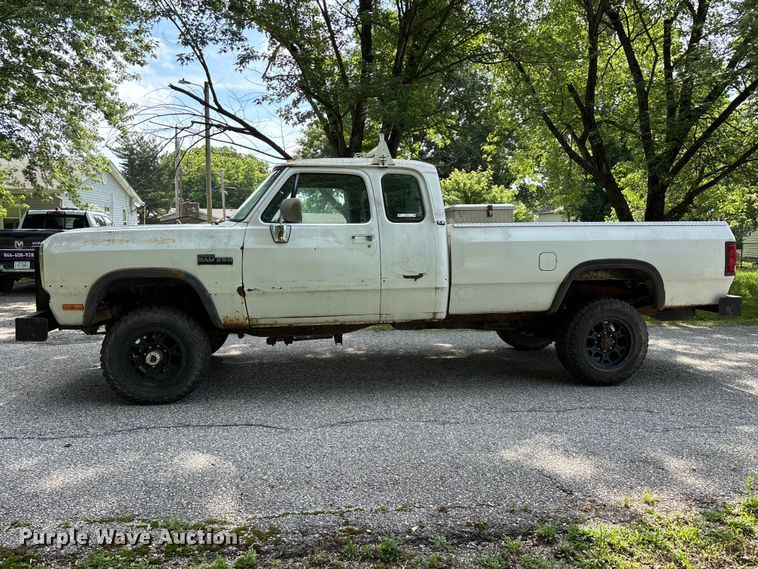 image for item EO4317 1992 Dodge Power Ram 250 Club Cab pickup truck