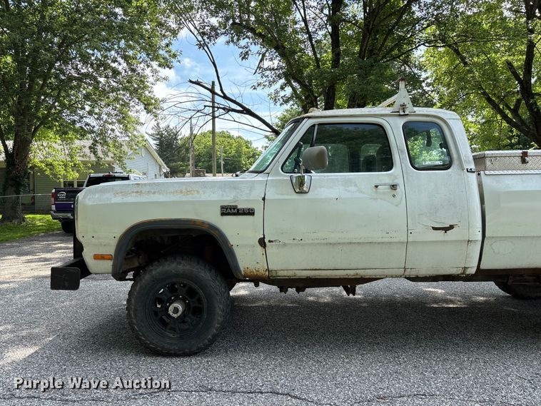 image for item EO4317 1992 Dodge Power Ram 250 Club Cab pickup truck