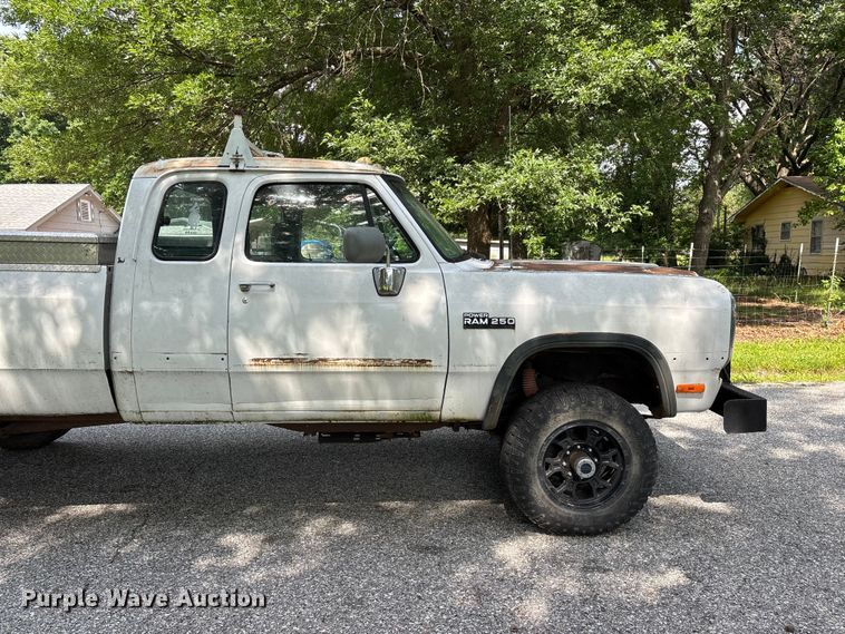 image for item EO4317 1992 Dodge Power Ram 250 Club Cab pickup truck