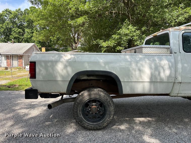image for item EO4317 1992 Dodge Power Ram 250 Club Cab pickup truck