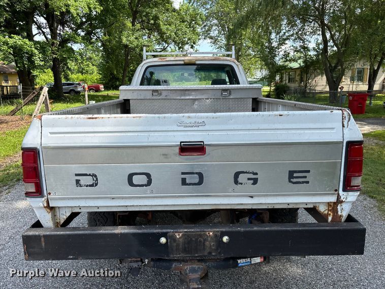 image for item EO4317 1992 Dodge Power Ram 250 Club Cab pickup truck