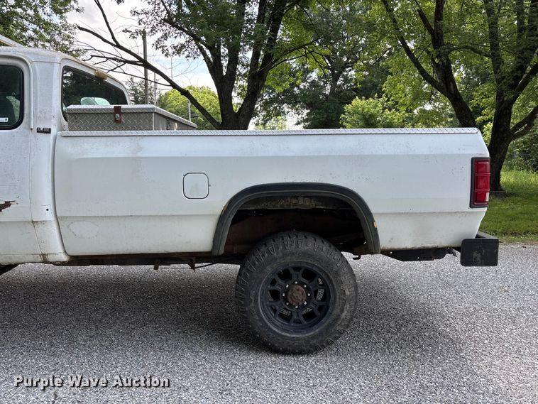 image for item EO4317 1992 Dodge Power Ram 250 Club Cab pickup truck