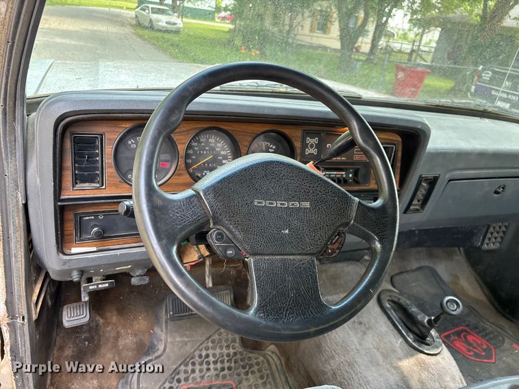 image for item EO4317 1992 Dodge Power Ram 250 Club Cab pickup truck