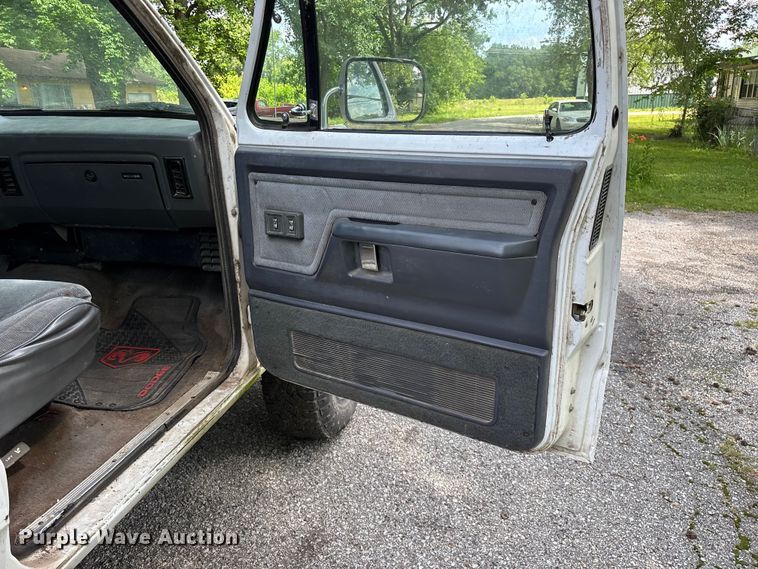 image for item EO4317 1992 Dodge Power Ram 250 Club Cab pickup truck