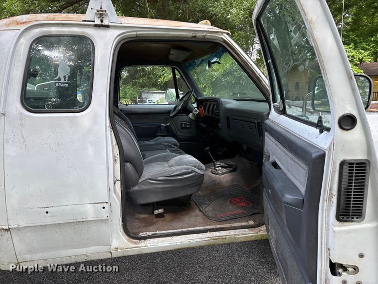 image for item EO4317 1992 Dodge Power Ram 250 Club Cab pickup truck