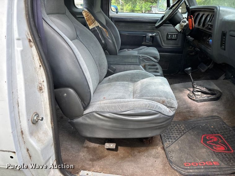 image for item EO4317 1992 Dodge Power Ram 250 Club Cab pickup truck