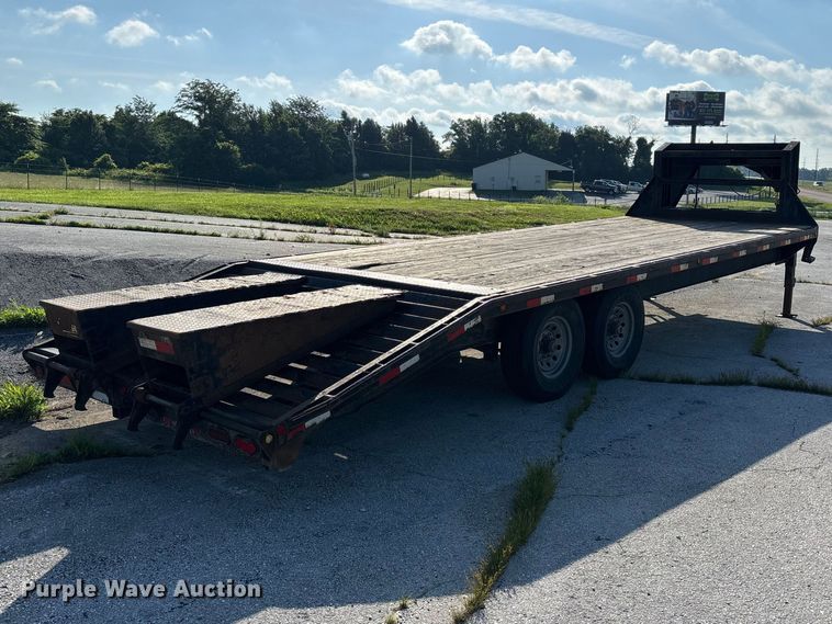 image for item EO4326 2015 Lamar Trailers Inc. equipment trailer