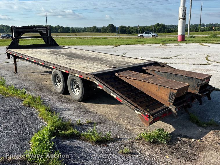 image for item EO4326 2015 Lamar Trailers Inc. equipment trailer