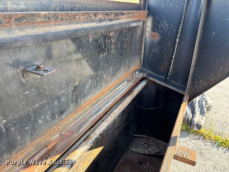 image for item EO4326 2015 Lamar Trailers Inc. equipment trailer