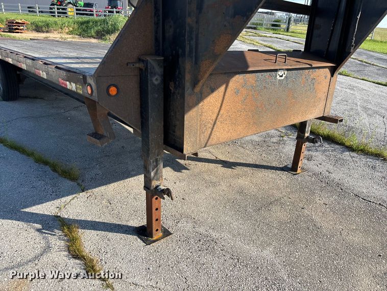 image for item EO4326 2015 Lamar Trailers Inc. equipment trailer