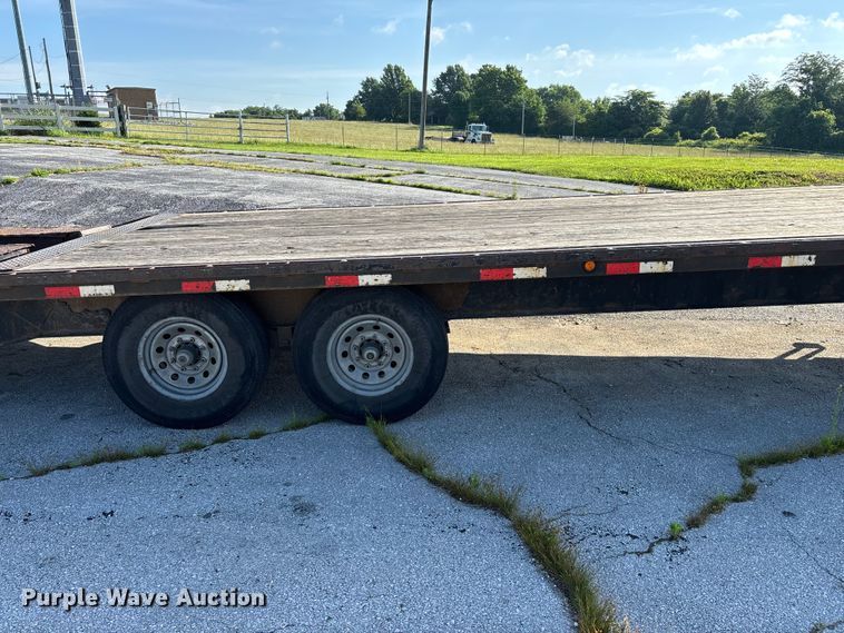image for item EO4326 2015 Lamar Trailers Inc. equipment trailer