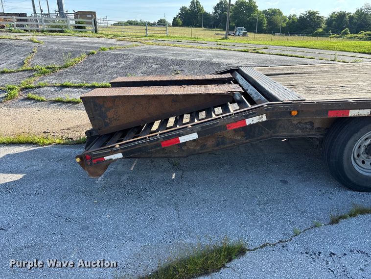 image for item EO4326 2015 Lamar Trailers Inc. equipment trailer