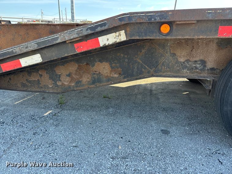 image for item EO4326 2015 Lamar Trailers Inc. equipment trailer