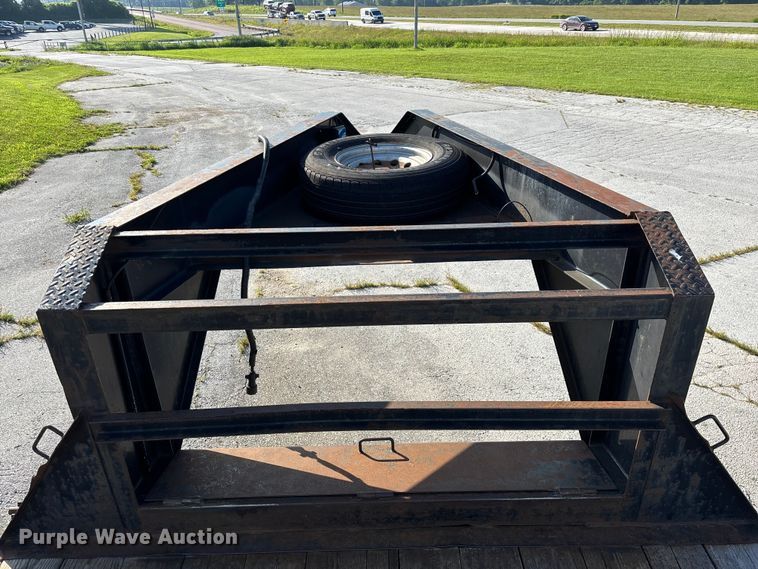 image for item EO4326 2015 Lamar Trailers Inc. equipment trailer