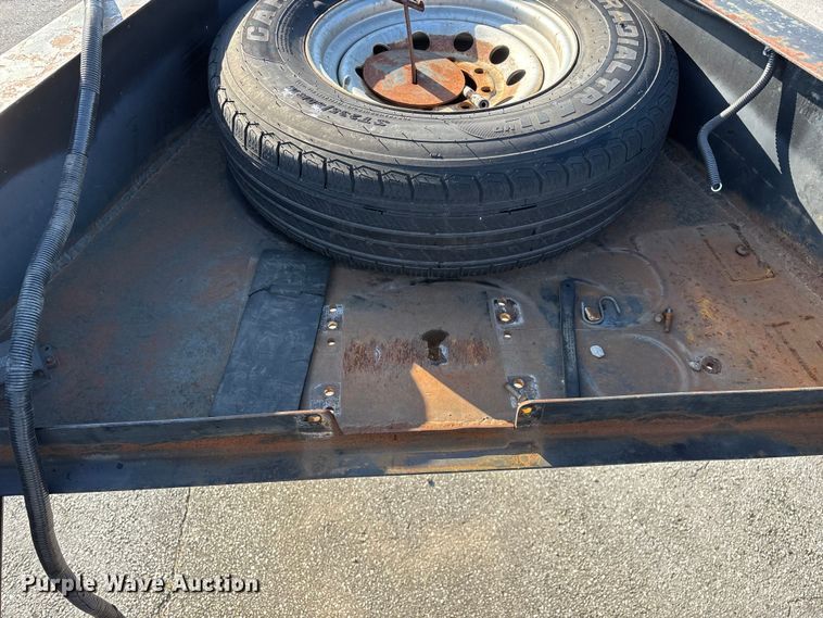 image for item EO4326 2015 Lamar Trailers Inc. equipment trailer