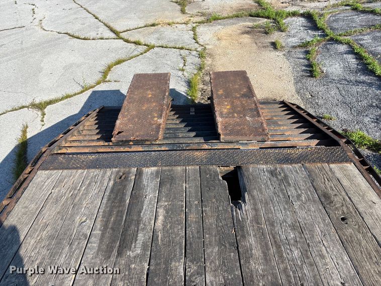 image for item EO4326 2015 Lamar Trailers Inc. equipment trailer