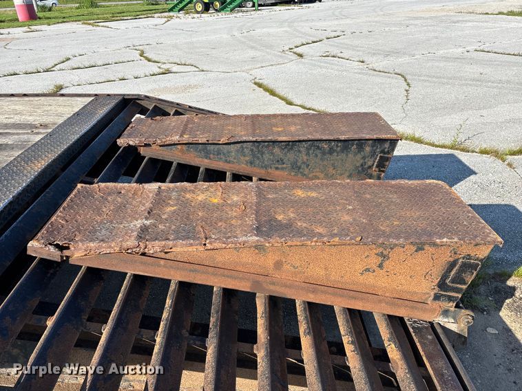 image for item EO4326 2015 Lamar Trailers Inc. equipment trailer