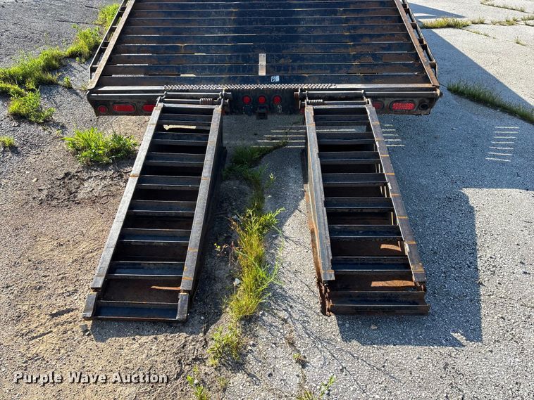 image for item EO4326 2015 Lamar Trailers Inc. equipment trailer