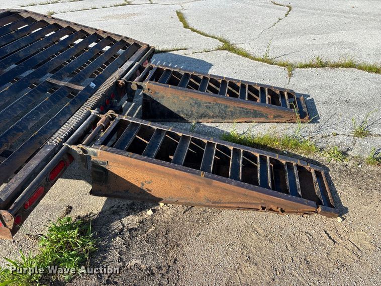 image for item EO4326 2015 Lamar Trailers Inc. equipment trailer