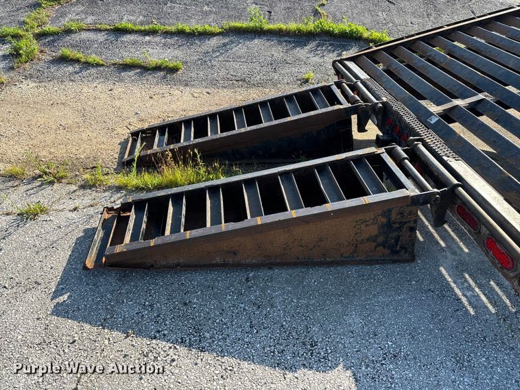 image for item EO4326 2015 Lamar Trailers Inc. equipment trailer