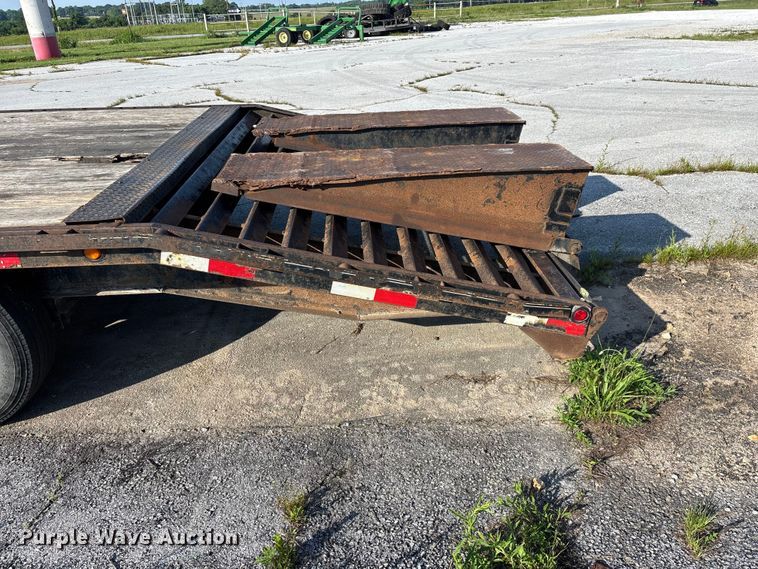 image for item EO4326 2015 Lamar Trailers Inc. equipment trailer