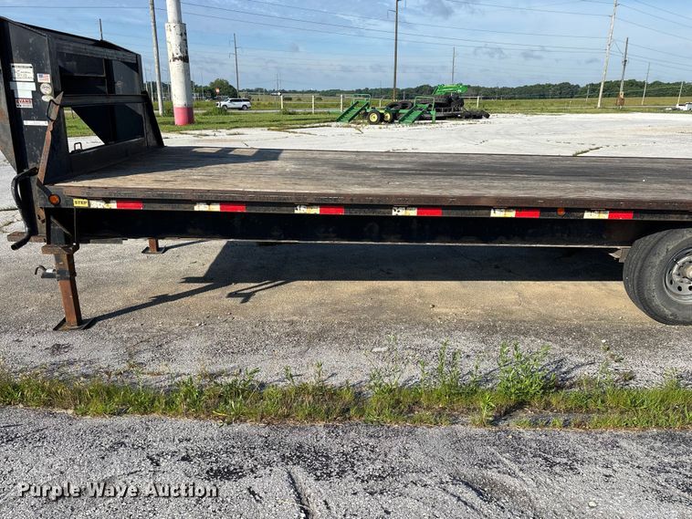 image for item EO4326 2015 Lamar Trailers Inc. equipment trailer