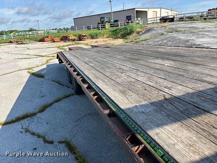 image for item EO4326 2015 Lamar Trailers Inc. equipment trailer